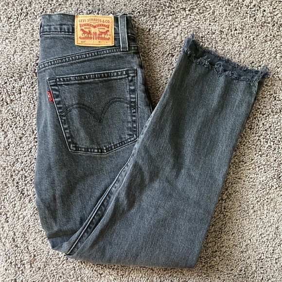 Levi raw hem cropped jeans - Picture 4 of 5